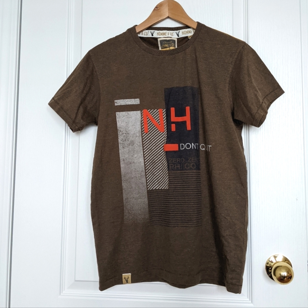 3/$20 Homme&Co Men's Brown Graphic T-shirt
